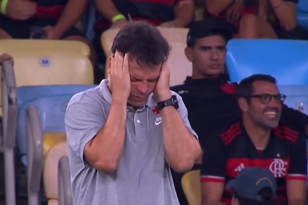 Fernando Diniz nervoso durante Flamengo x Vasco