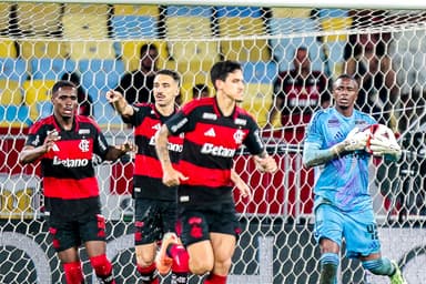 Evertton Araújo, Léo Ortiz, Pedro e Andre durante partida entre Flamengo e Fluminense no Campeonato Carioca