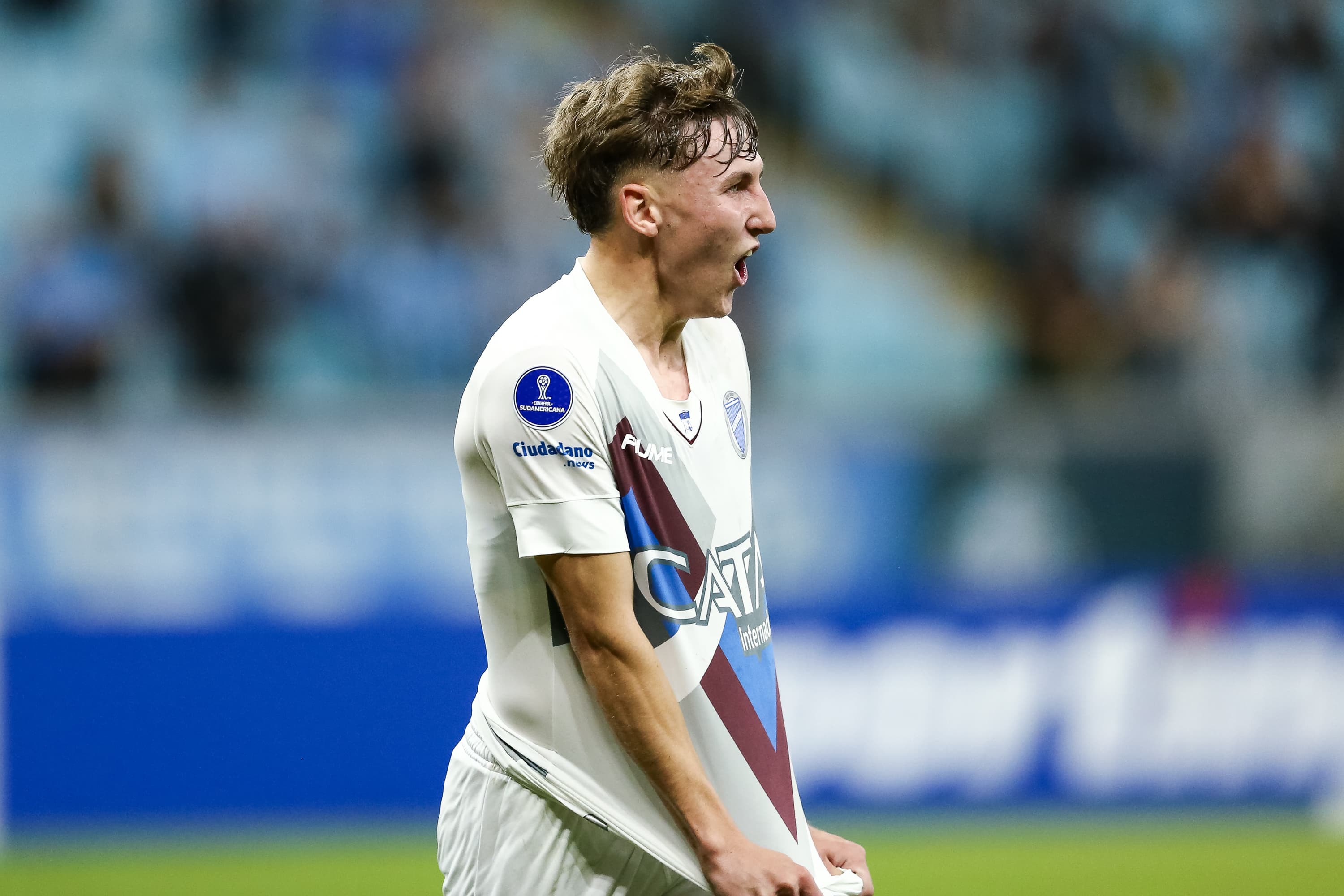 Argentino Santino Andino em campo pelo Godoy Cruz, contra o Grêmio, na Copa Sul-Americana