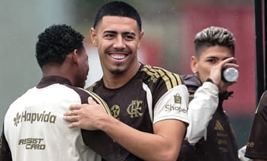 Iago, zagueiro do Flamengo, em treino no Ninho do Urubu