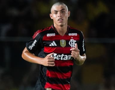 João Camargo em campo pelo Flamengo