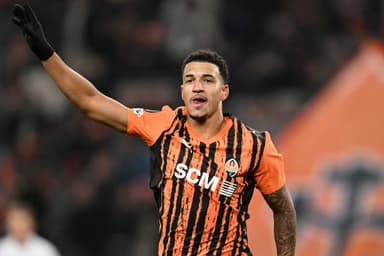 Kauã Elias comemorando gol pelo Shakhtar Donetsk
