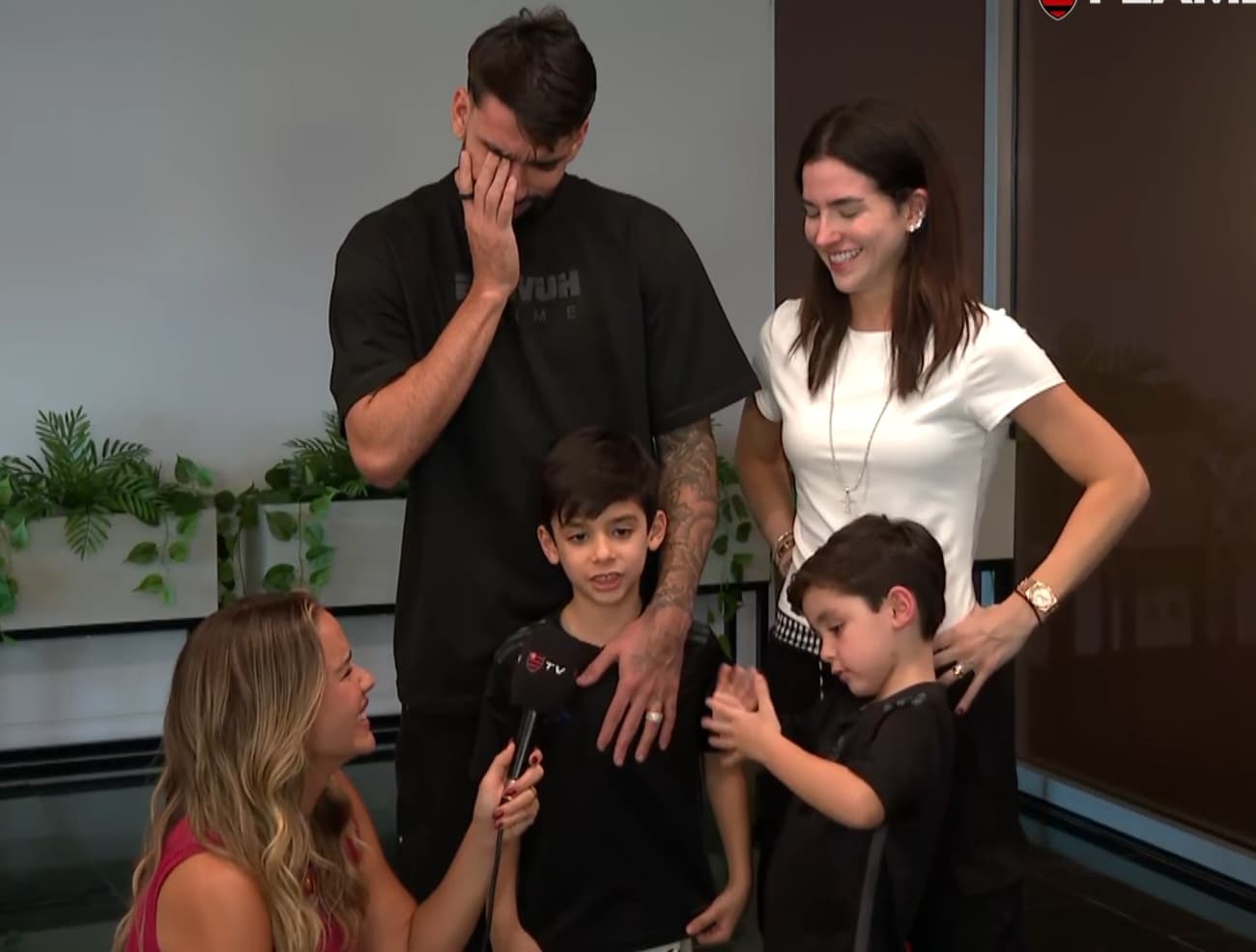 Lucas Paquetá chora com a fala de seu filho