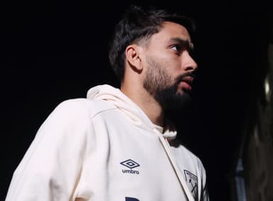 Lucas Paquetá na chegada ao estádio do Leeds