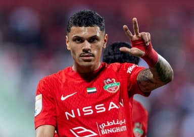 Mateusão em ação pelo Shabab Al Ahli