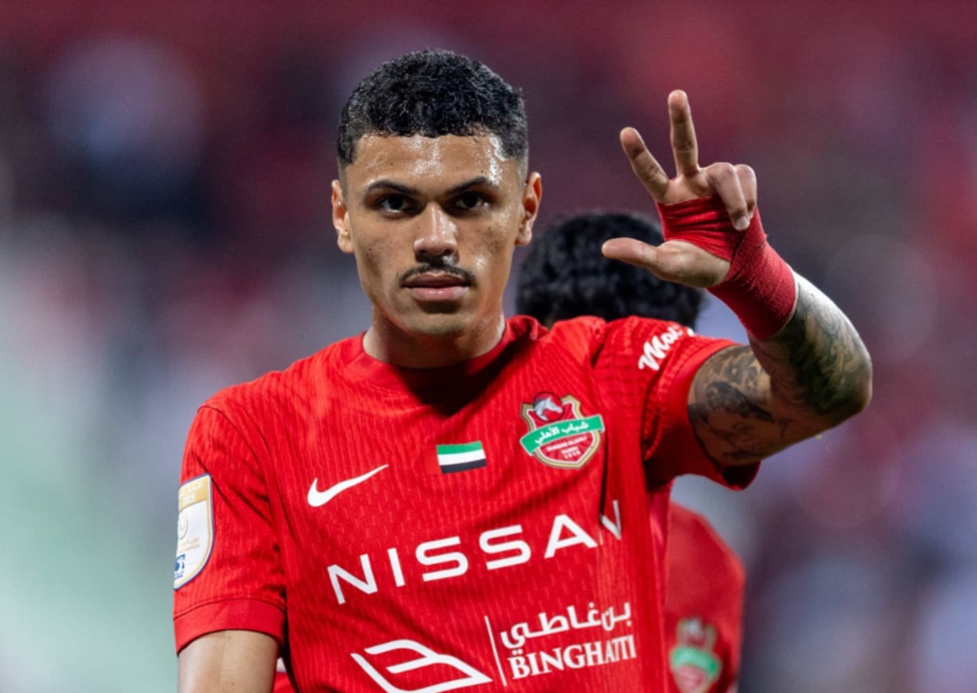 Mateusão em ação pelo Shabab Al Ahli