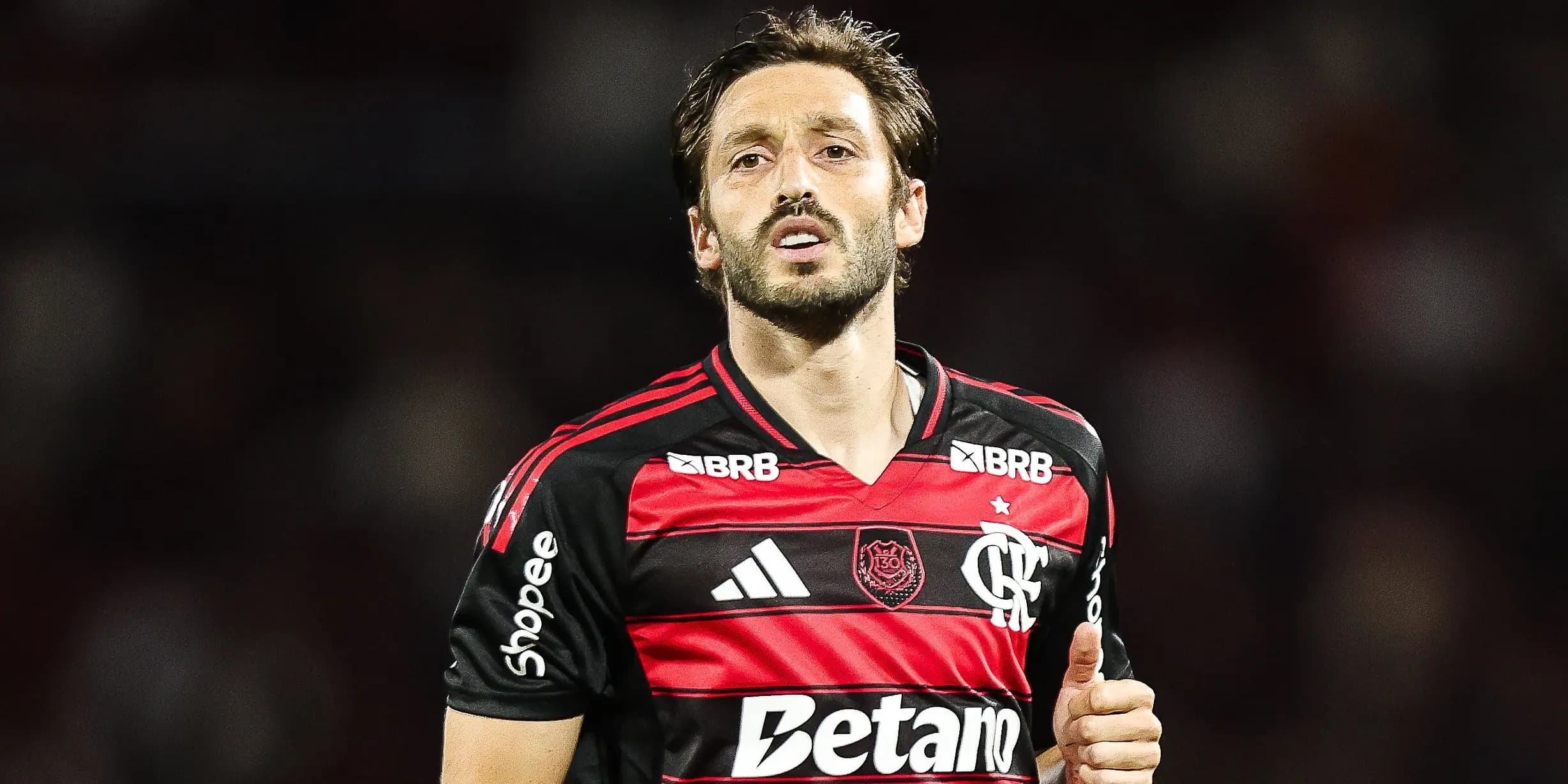 Matías Viña em campo pelo Flamengo no Maracanã