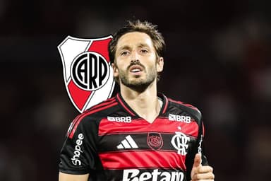 Matías Viña com a camisa do Flamengo. Atrás do jogador, o escudo do River Plate