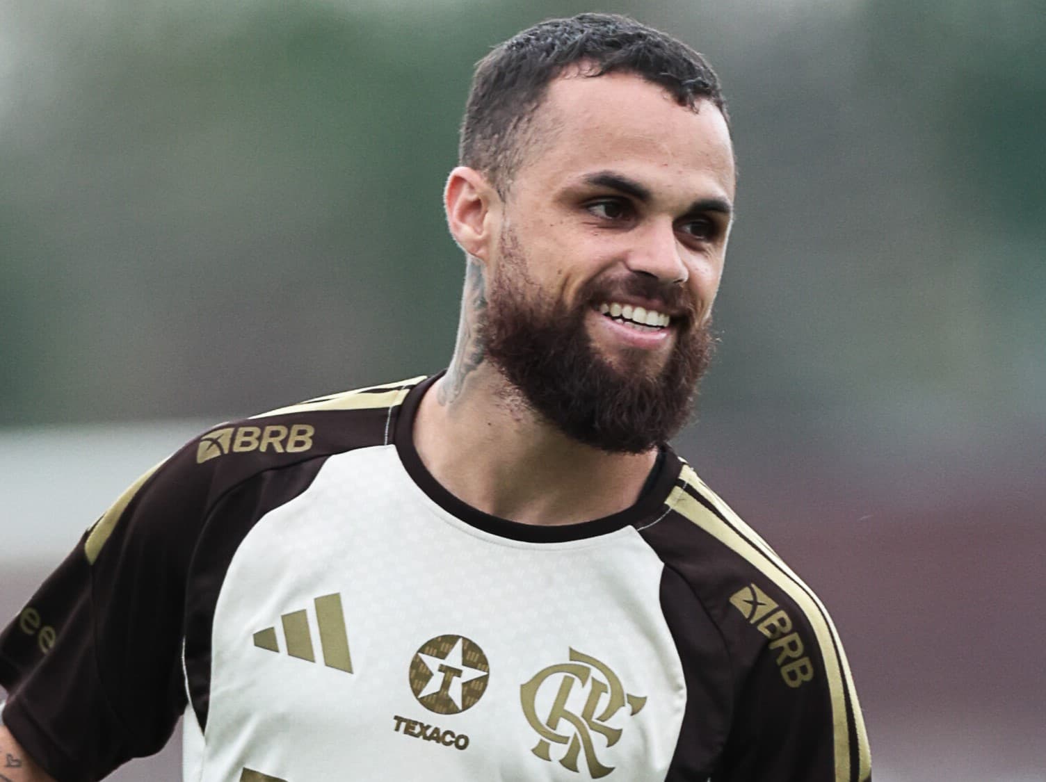 Michael sorri durante treinamento do Flamengo