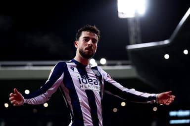 Mikey Johnston, do West Bromwich Albion, reage durante a partida do Sky Bet Championship entre West Bromwich Albion e Sheffield United no The Hawthorns, em 12 de dezembro de 2025, em West Bromwich, Inglaterra.