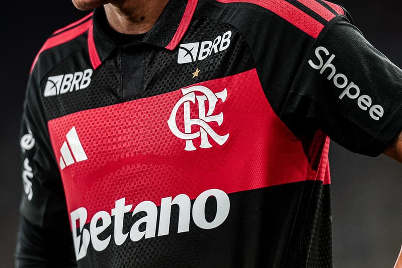 Nova camisa do Flamengo para 2026 de frente, com patrocínios de Betano, Shoppe e BRB