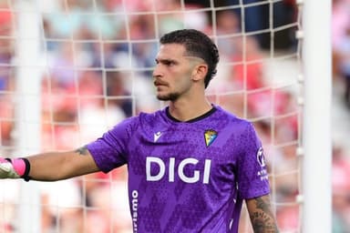 Victor Aznar, goleiro brasileiro do Cádiz, da Espanha