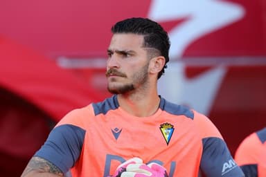 Victor Aznar, goleiro brasileiro do Cádiz, da Espanha