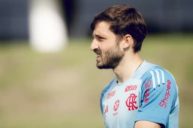 Viña em treino do Flamengo