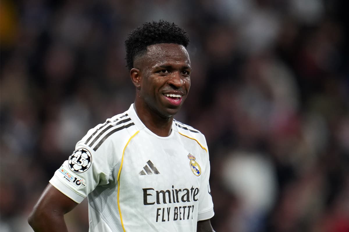 Vinícius Júnior, do Real Madrid, reage ao lado do companheiro de equipe Kylian Mbappé durante a partida da 7ª rodada da fase de liga da UEFA Champions League 2025/26 entre Real Madrid C.F. e AS Monaco, no Estádio Santiago Bernabéu, em 20 de janeiro de 202