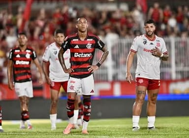 Wallace Yan em seu último jogo pelo Flamengo