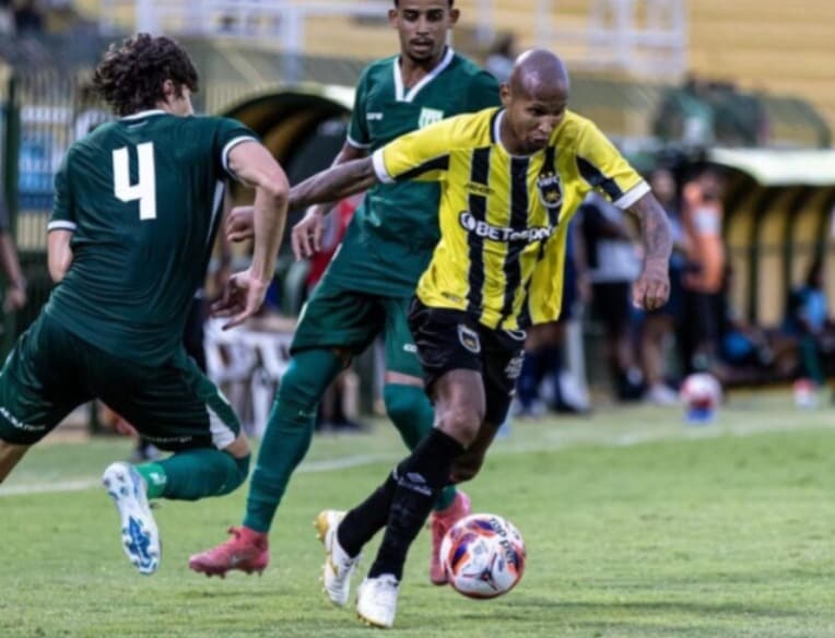 Wellington Silva, ex-Flamengo, em ação pelo Volta Redonda