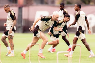 Léo Ortiz no treino do Flamengo, no Ninho do Urubu