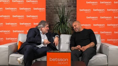 Adriano em entrevista na Itália.