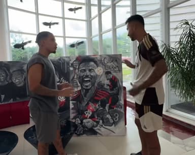 Danilo recebe arte do gol do título da Libertadores