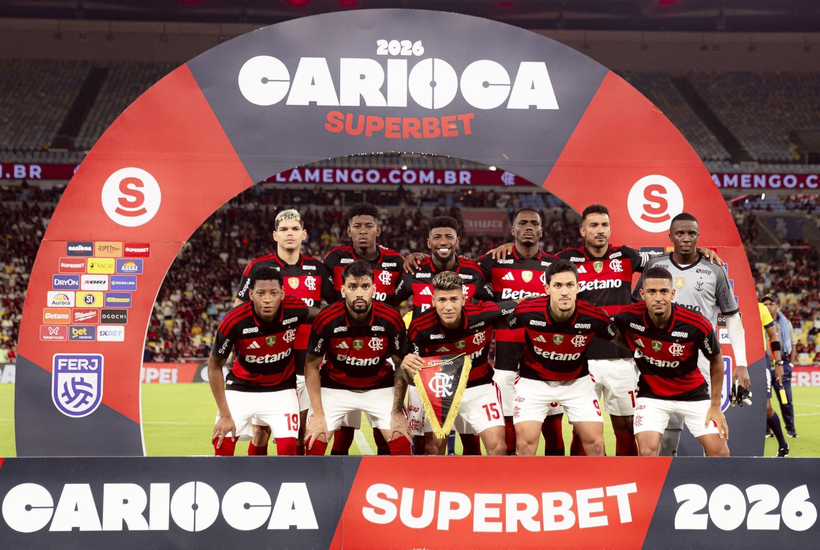 Time do Flamengo perfilado antes de jogo do Carioca