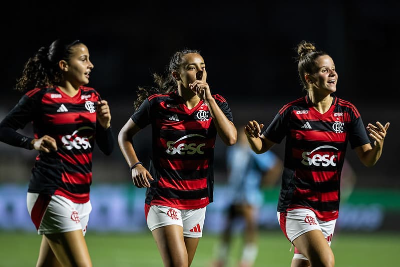 Jogadoras do Flamengo comemoram gol na Copinha Feminina