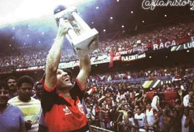 Zico comemora título brasileiro do Flamengo de 1987