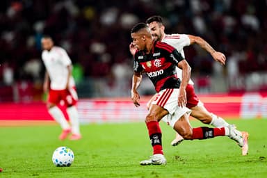 Flamengo em campo no empate contra o Inter