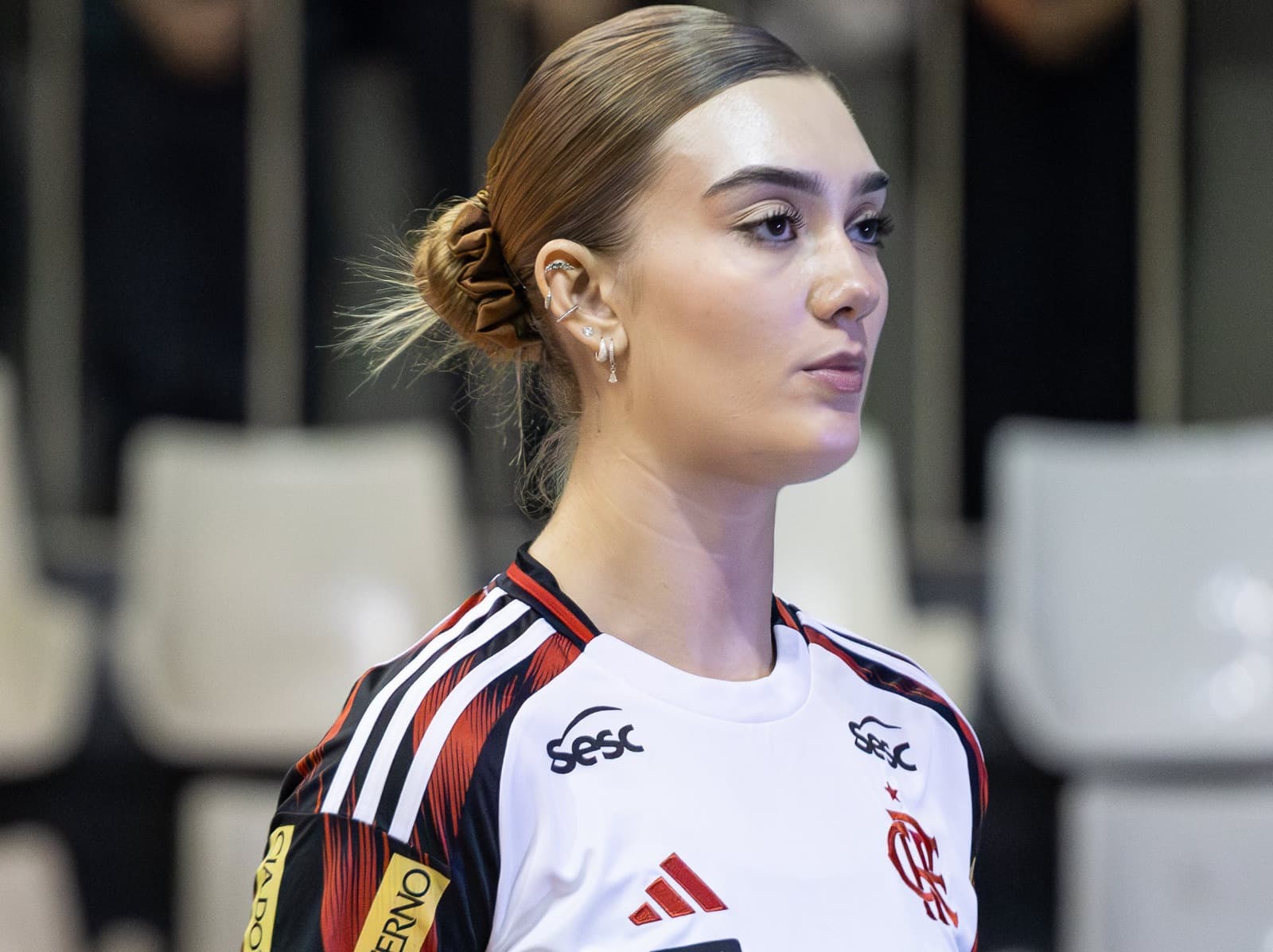 Helena Wenk perfilada antes de jogo do Sesc Flamengo