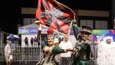 Casal de mestre-sala e porta-bandeira da Imperadores Rubro-negros