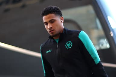 João Gomes durante chegada ao estádio para jogo do Wolverhampton