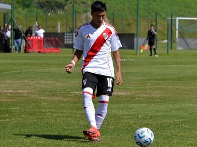 Juan Sayago pelo River Plate