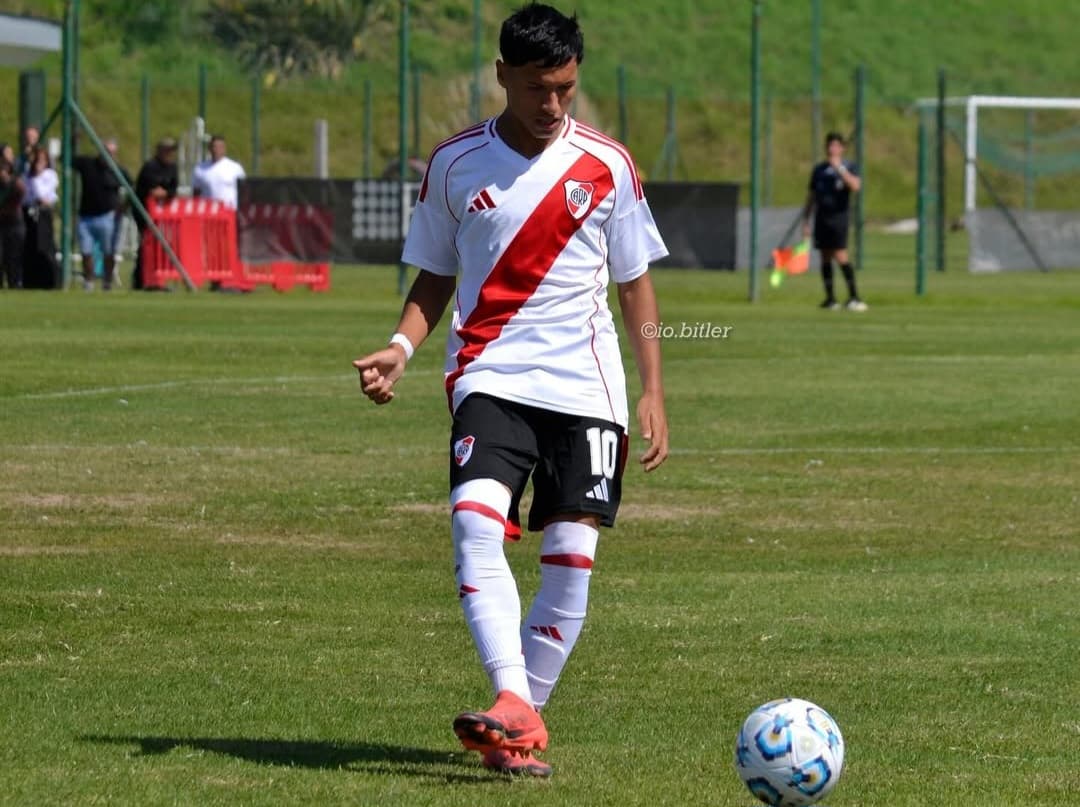 Juan Sayago pelo River Plate