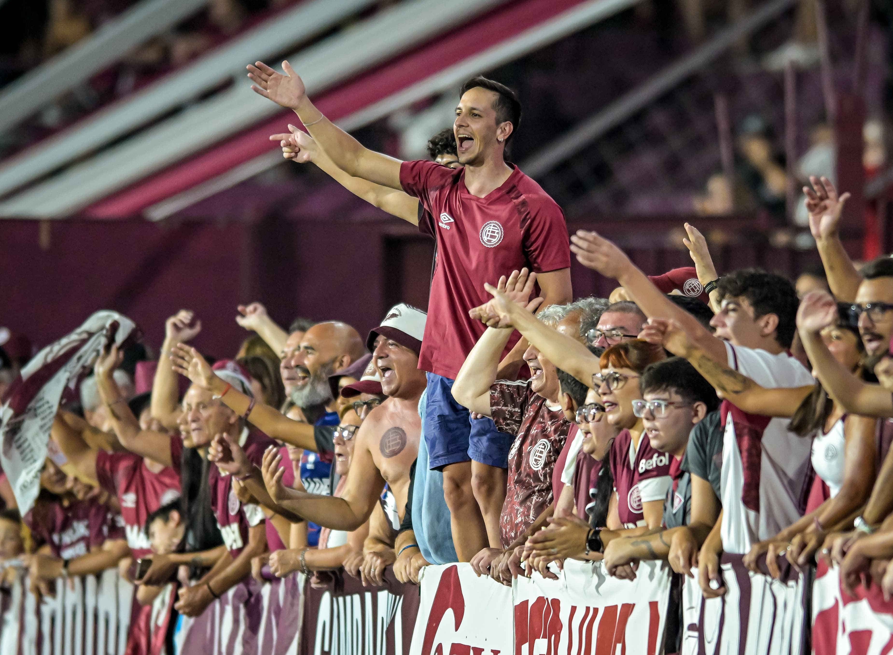 Torcedores do Lanús no Estádio Ciudad de Lanús
