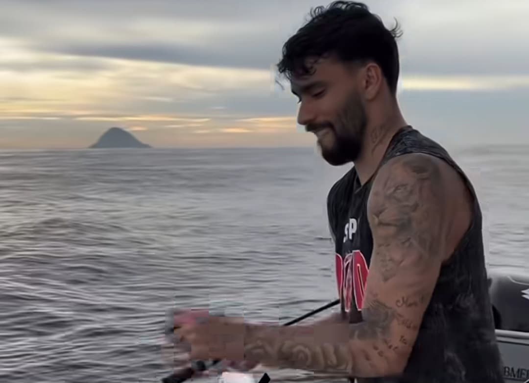 Lucas Paquetá pescando no Rio de janeiro