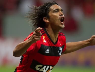 Marcelo Moreno comemorando gol pelo Flamengo em 2013.