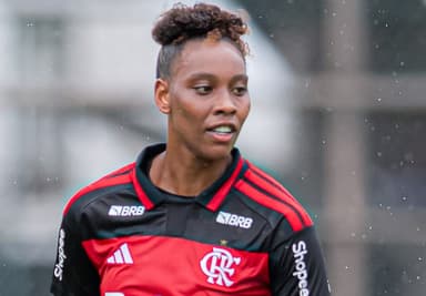 Núbia em campo pelo Flamengo Feminino