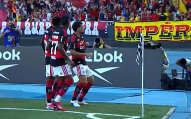 Paquetá comemorando gol pelo Flamengo