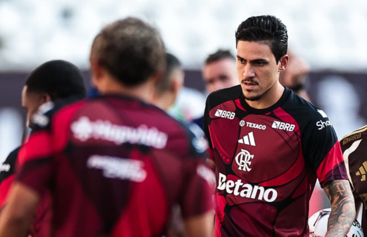 Pedro em pré-jogo de Flamengo e Botafogo, atacante deve enfrentar Lanús