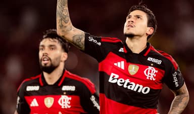 Pedro comemora do Flamengo com Paquetá