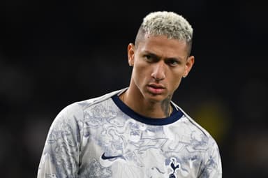 Richarlison durante aquecimento do Tottenham