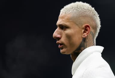 Richarlison, do Tottenham Hotspur, reage durante a partida da terceira rodada da Emirates FA Cup entre Tottenham Hotspur e Aston Villa, em 10 de janeiro de 2026, em Londres, Inglaterra.