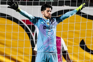 Rossi defendeu pênalti de Renato Kayzer e salvou Flamengo contra o Vitória