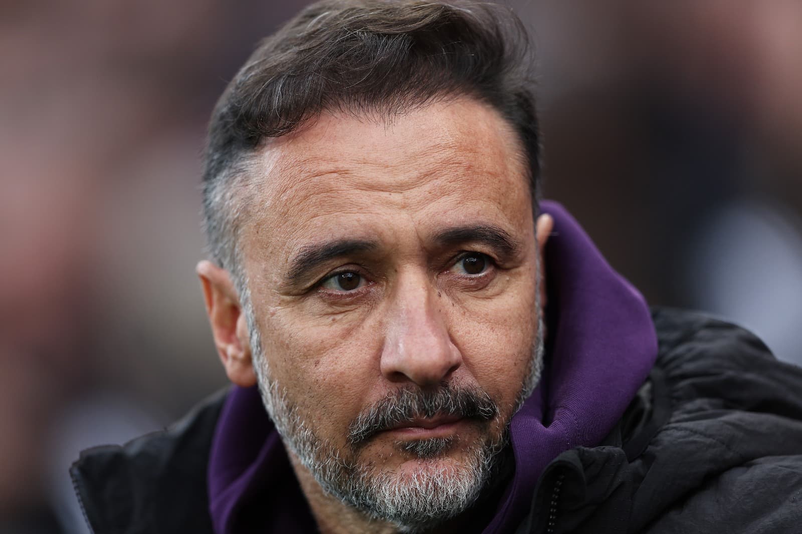 Vitor Pereira, treinador do Wolverhampton Wanderers, analisa a partida da Premier League entre Fulham e Wolverhampton Wanderers, que será disputada em Craven Cottage no dia 1º de novembro de 2025, em Londres, Inglaterra.