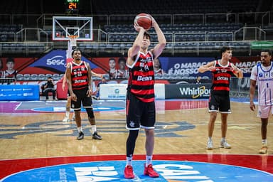 Negrete durante Flamengo x Pinheiros
