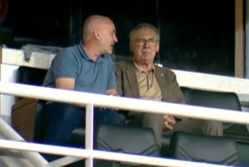 Ancelotti nas tribunas do Nilton Santos acompanhando Botafogo x Flamengo pelo Brasileirão 2026