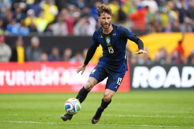 Léo Pereira estreando pela Seleção Brasileira