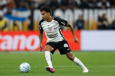 Allan em campo pelo Corinthians, no Brasileirão