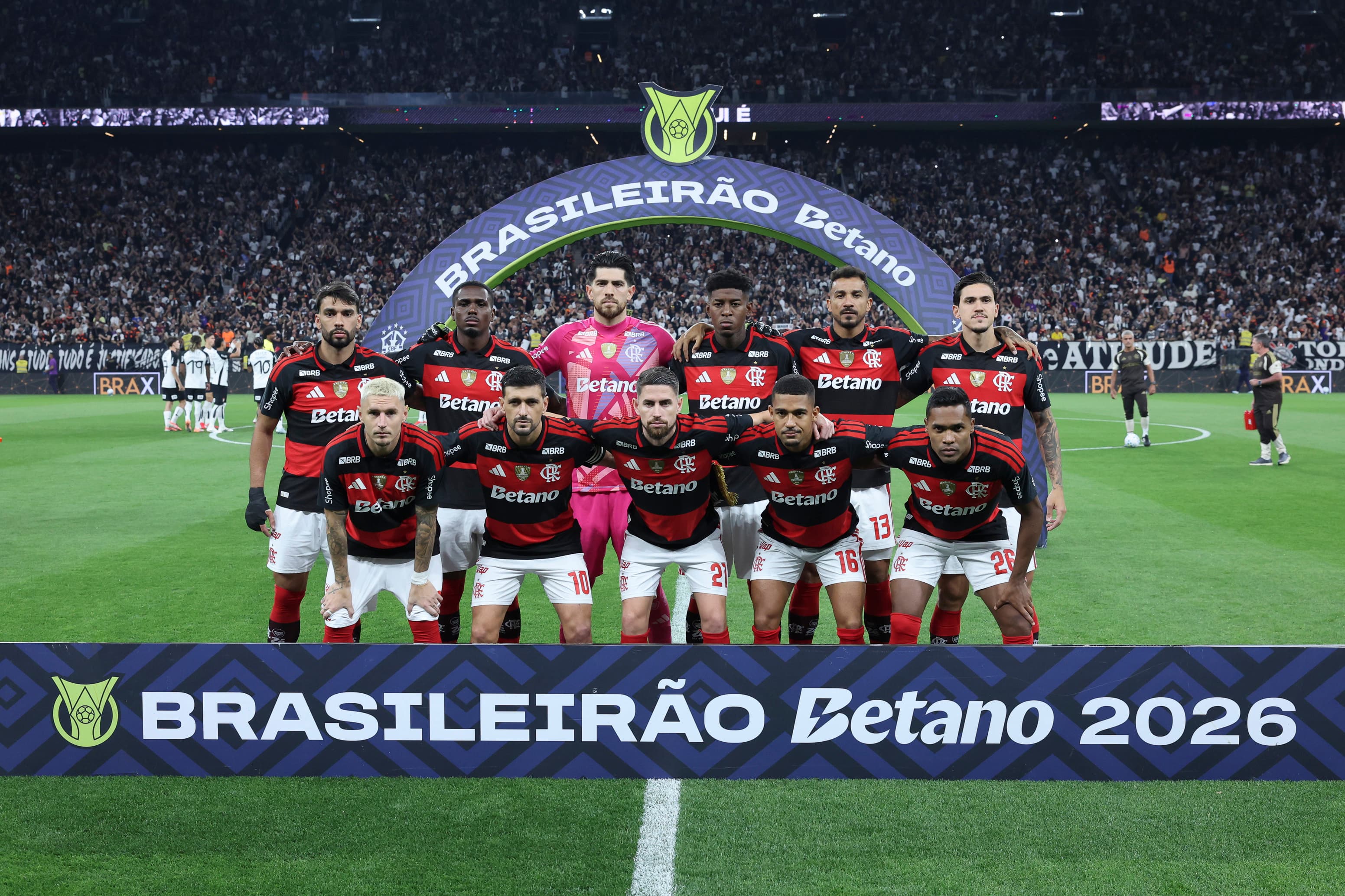 Flamengo perfilado antes de jogo contra Corinthians em Itaquera