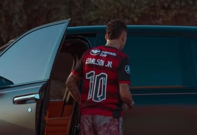 Edmilson Jr posta fotos com a camisa do Flamengo
